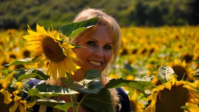 The sunflowers blossoming in Tuscany is a sight to behold and we take every chance we can to appreciate their beauty